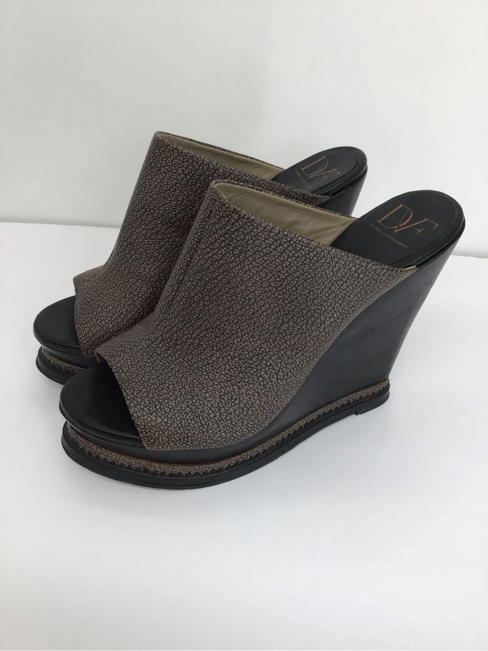 Diane Von Furstenberg Odessa Leather Platform Wedge Pebble Brown Size 8